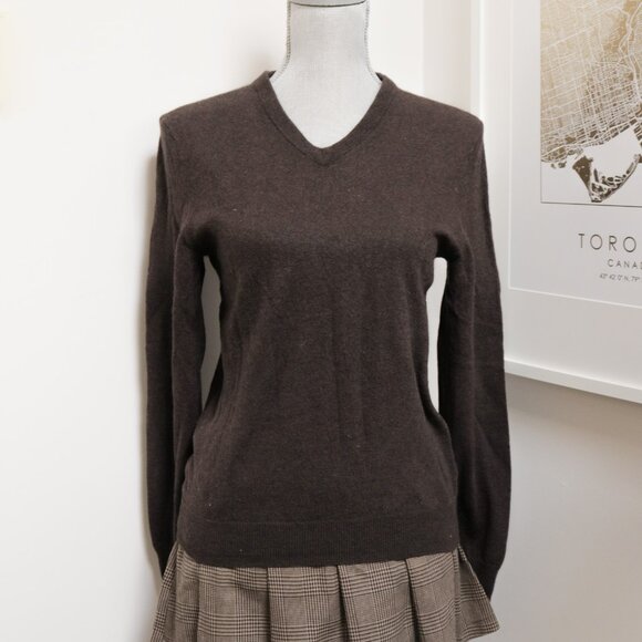 Dark Brown V Neck Wool Sweater 🦥 GAP - Picture 2 of 6